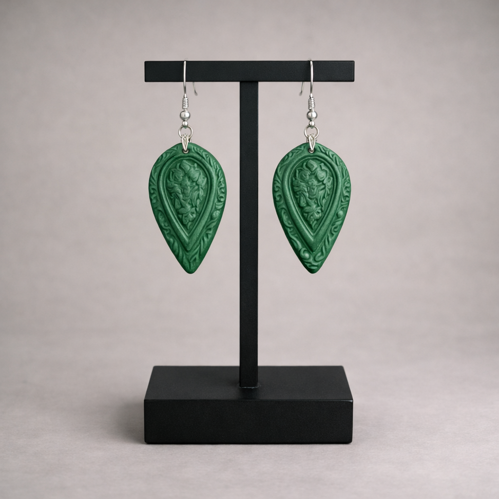 🌿 Groene fantasie Oorbellen – Polimeer Design