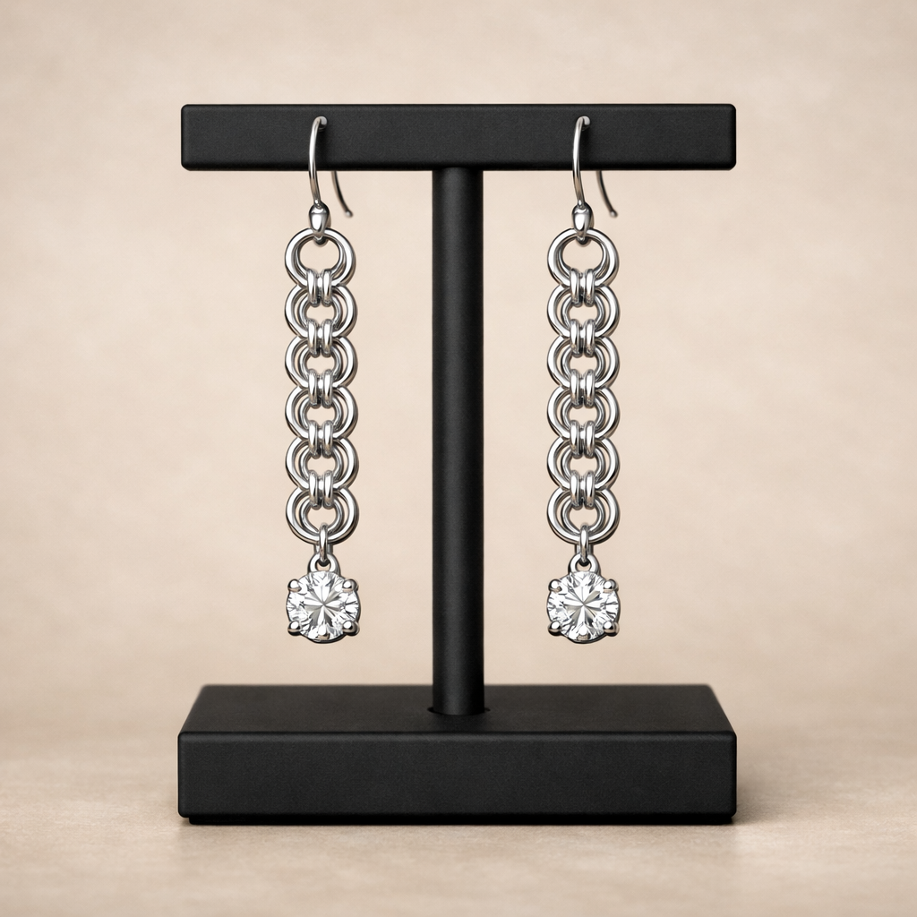 Chainmail Oorhangers – Witgoud Plated met Cubic Zirconia