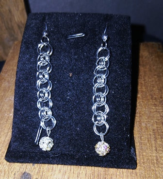Chainmail Oorbellen – RVS Witgoud Plated – Zirkonia Bead