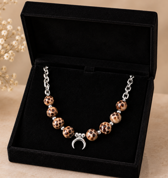 Moonlight Leopard Ketting zilverkleurig.